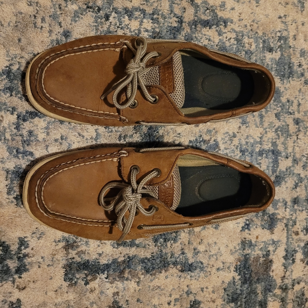 WOMENS 8.5 SPERRY
